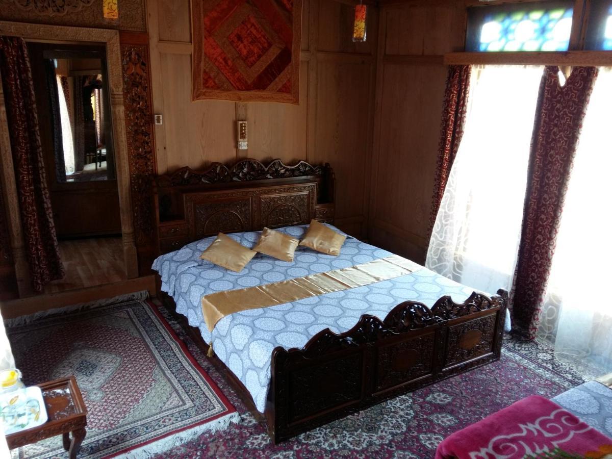 Hotel Houseboat Moon Of Kashmir Srīnagar Exteriér fotografie