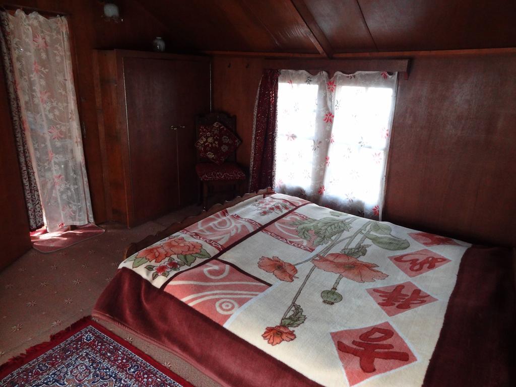Hotel Houseboat Moon Of Kashmir Srīnagar Pokoj fotografie